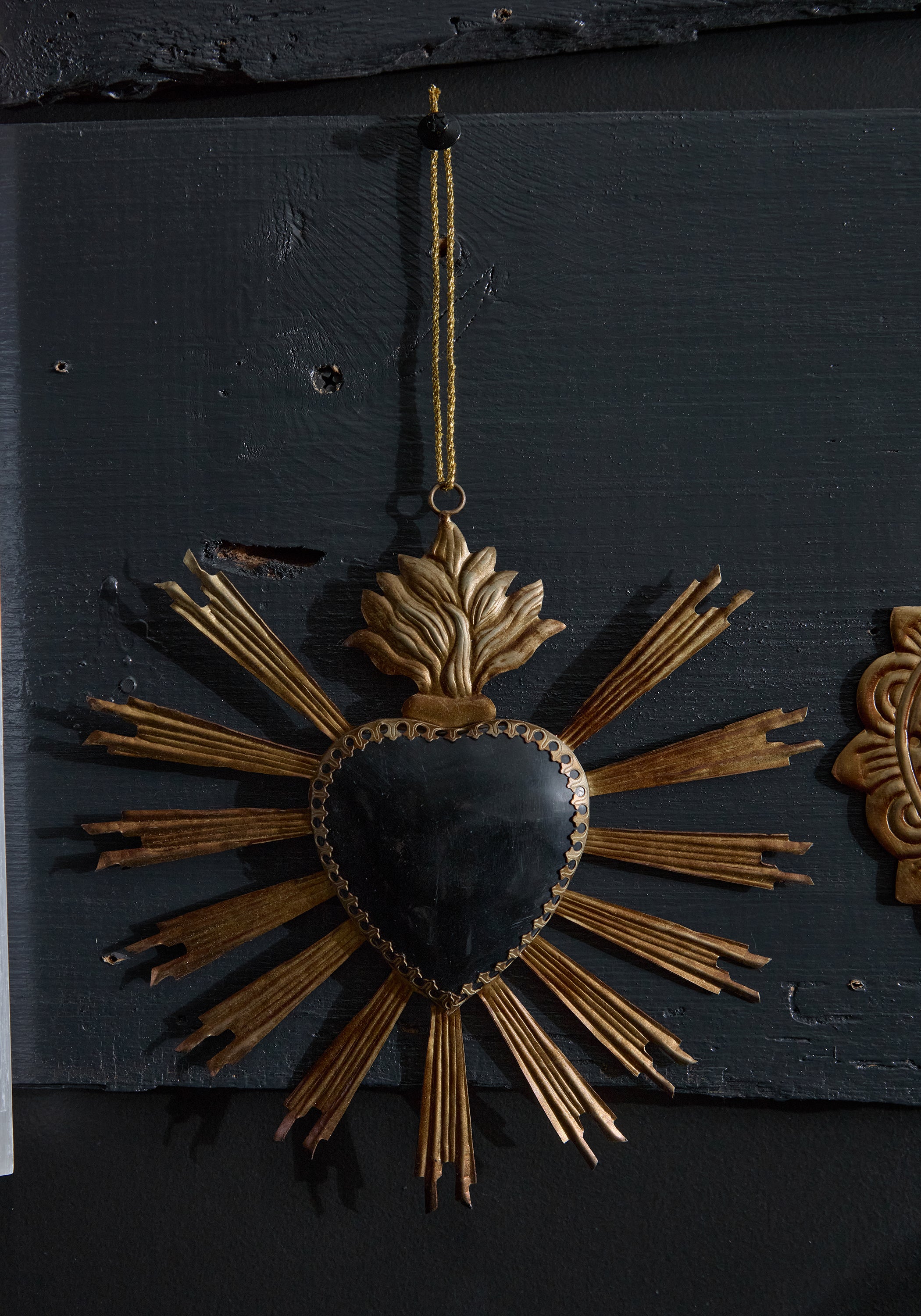 Resin Flaming Heart Rays Milagro