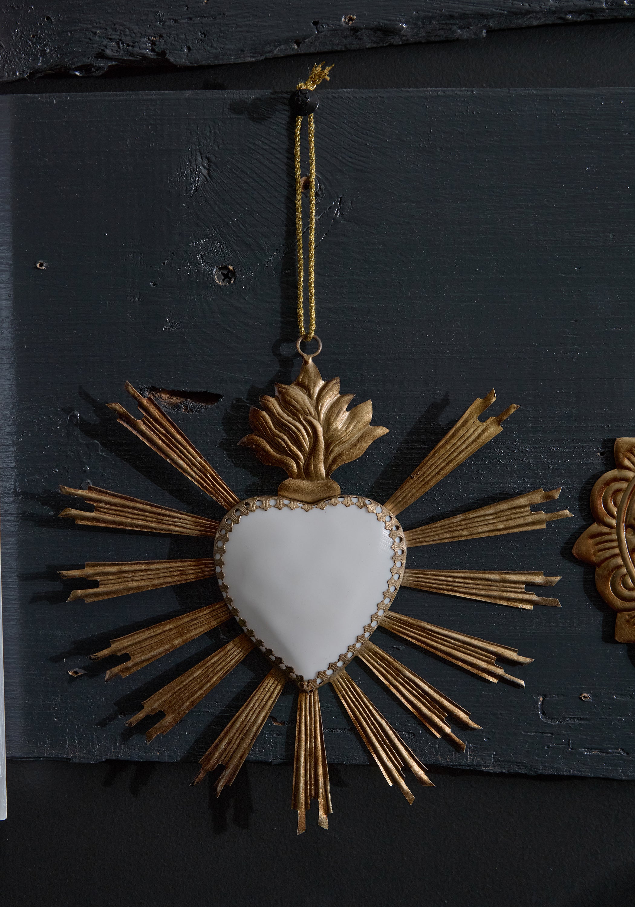 Resin Flaming Heart Rays Milagro