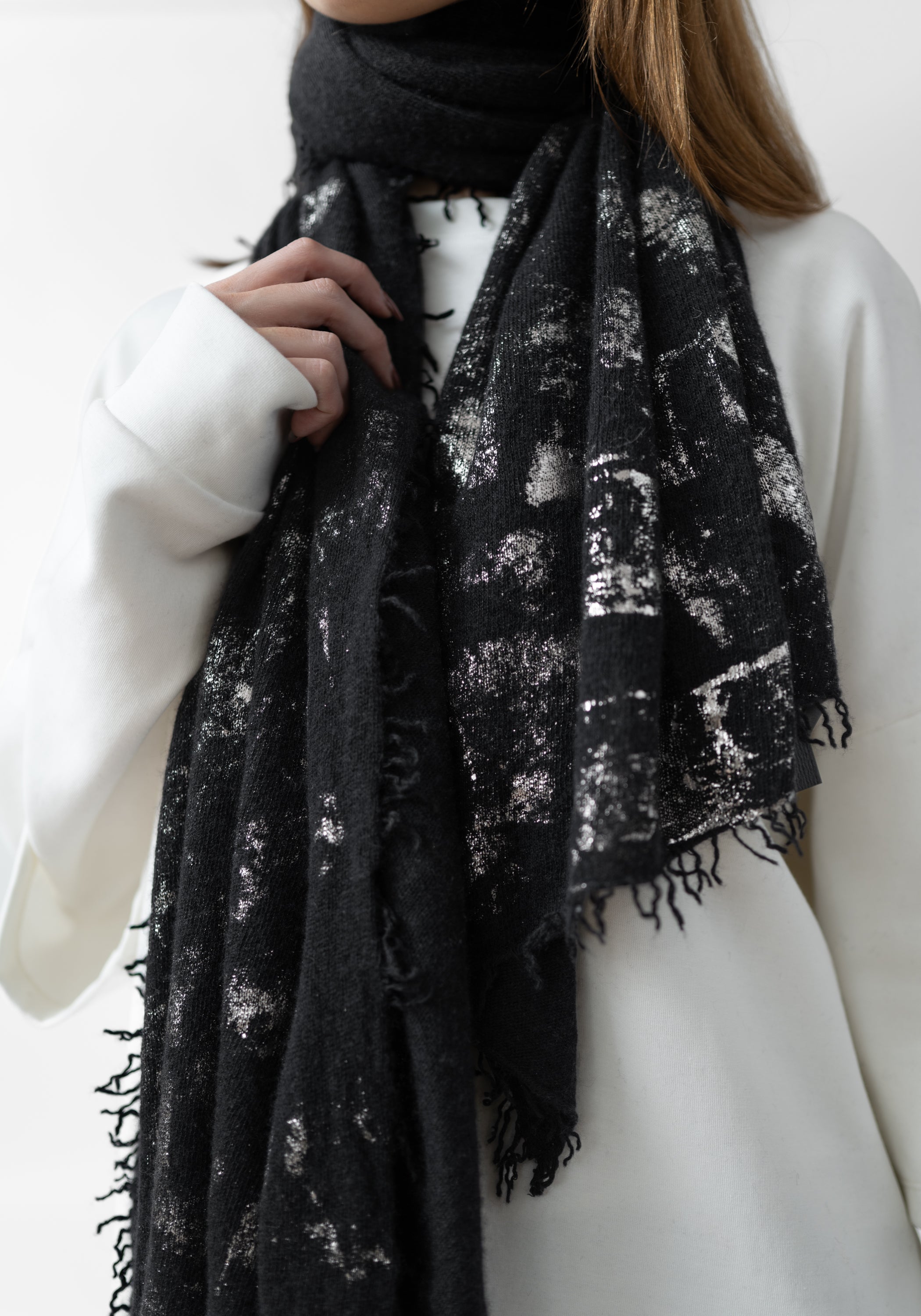Nebraska Metallic Detail Black Wool Scarf
