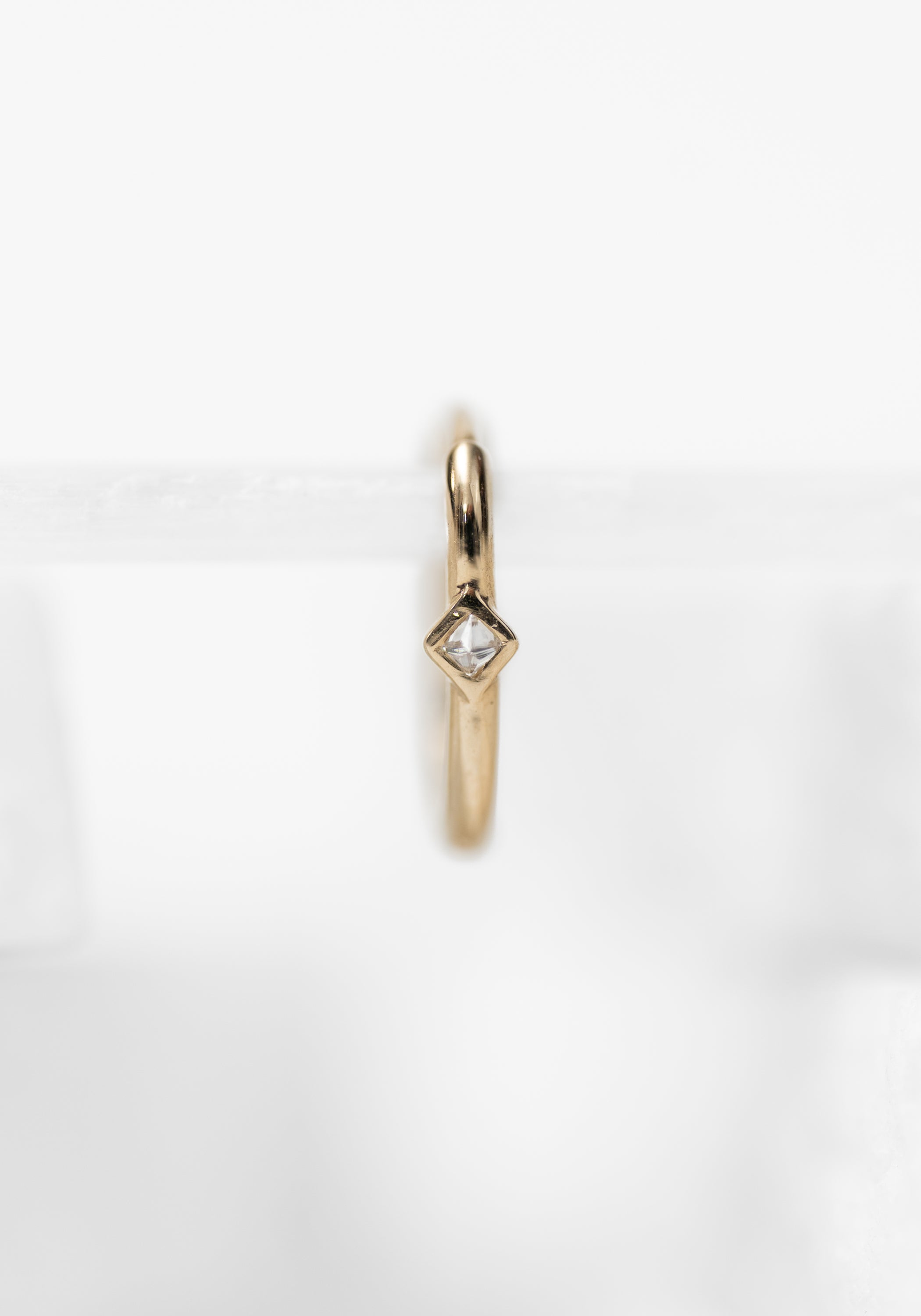 Single 9k Gold Reverse Set Diamond Oval Clicker Hoop