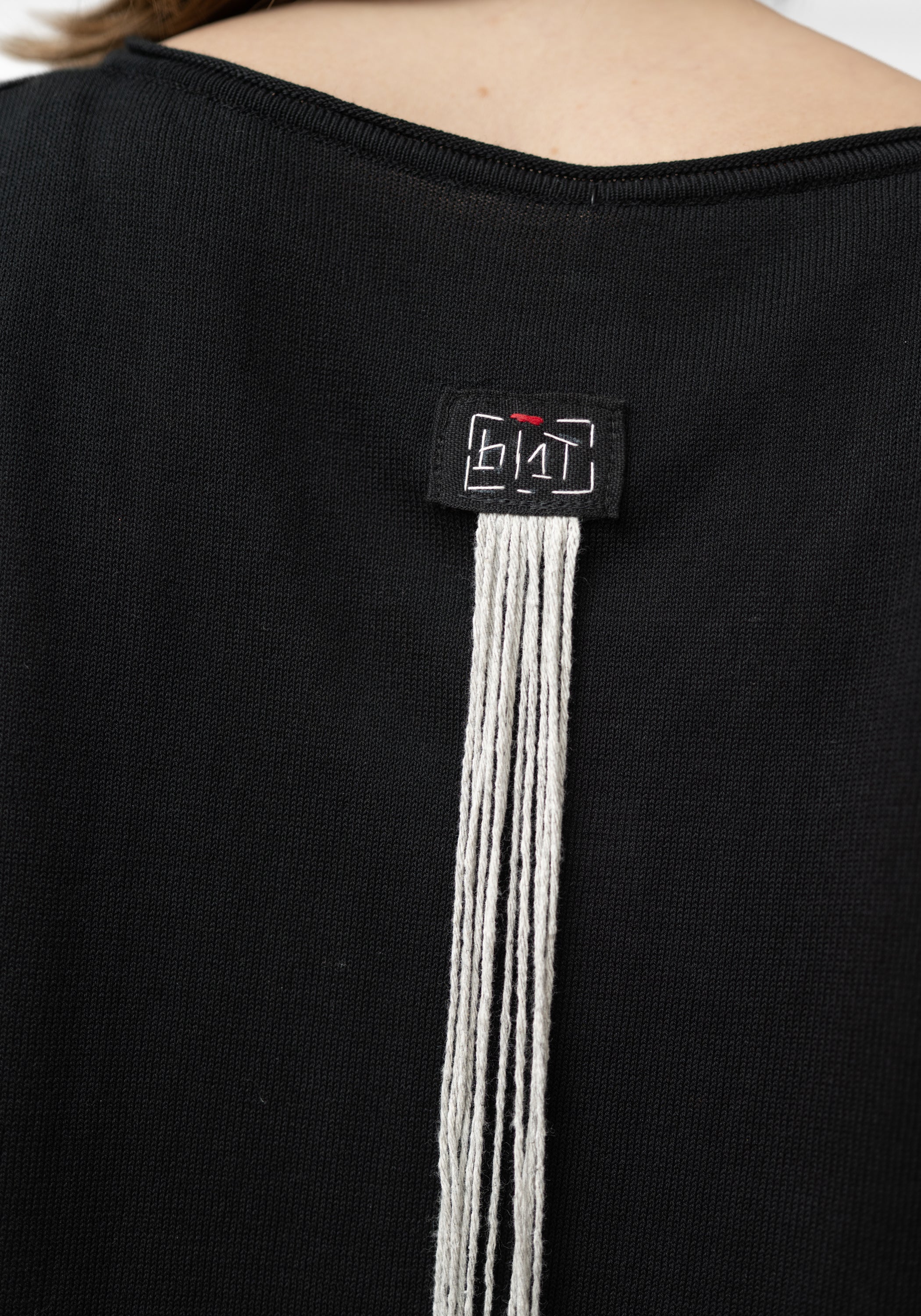 Mag Contrast Embroidered Front Knit Pullover