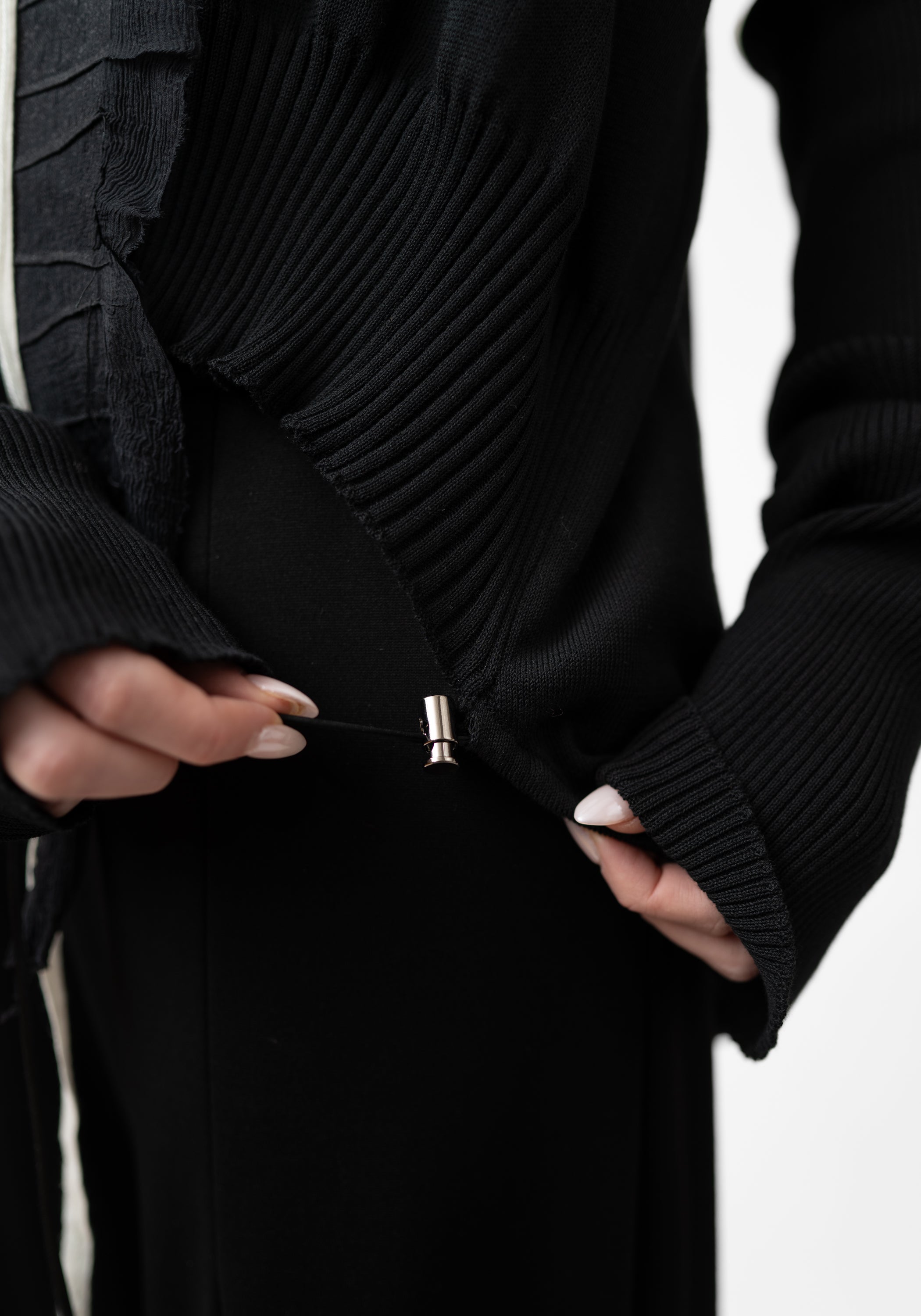 Mag Contrast Embroidered Front Knit Pullover