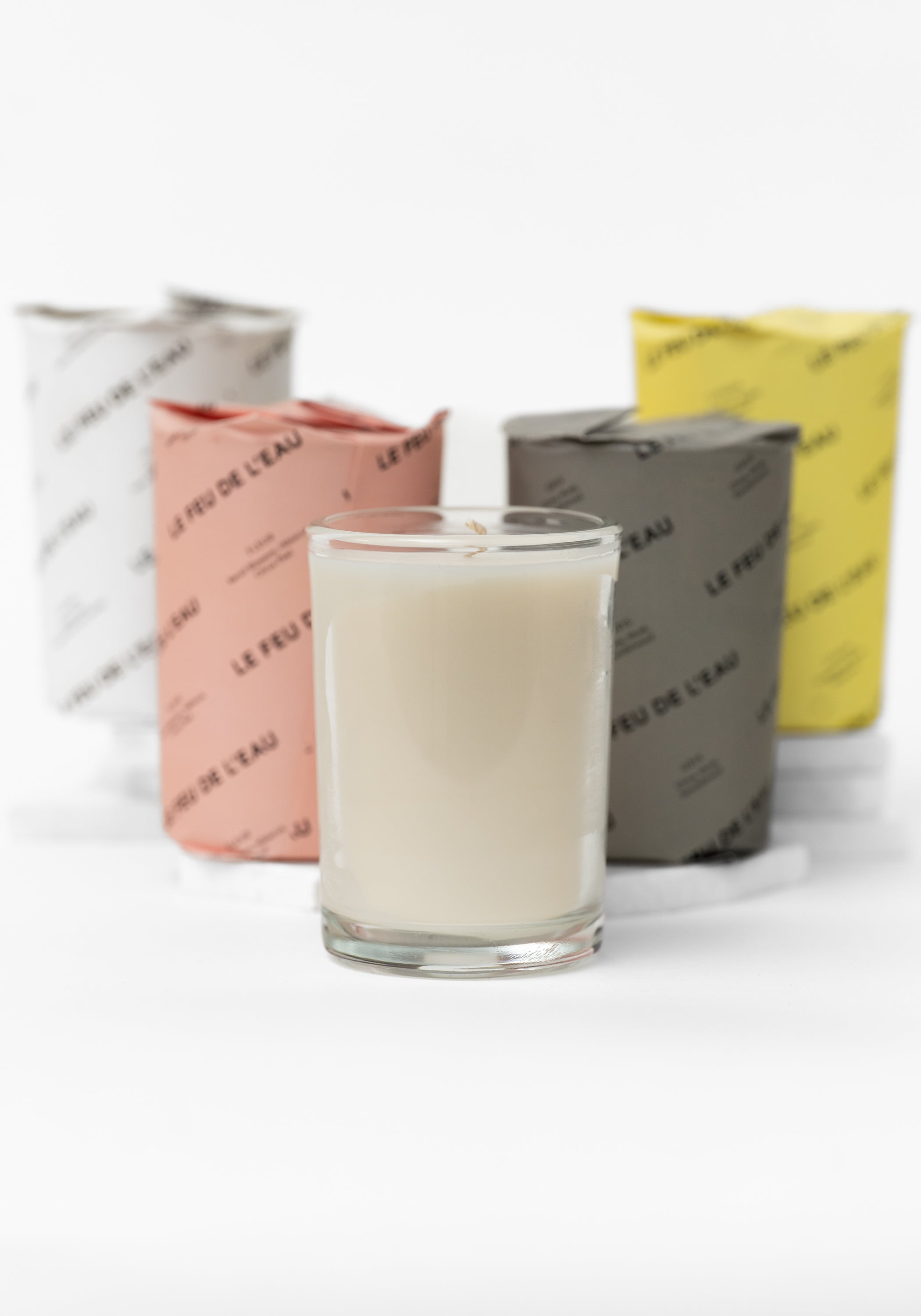 8oz Scented Candle - December Thieves