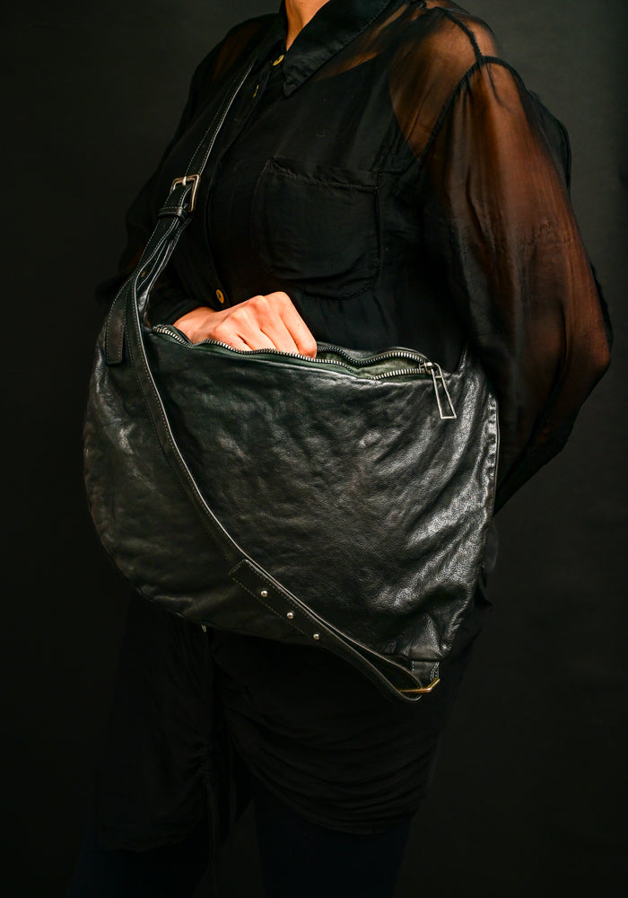 Artu Black Leather Crossbody Bag | 101MEME