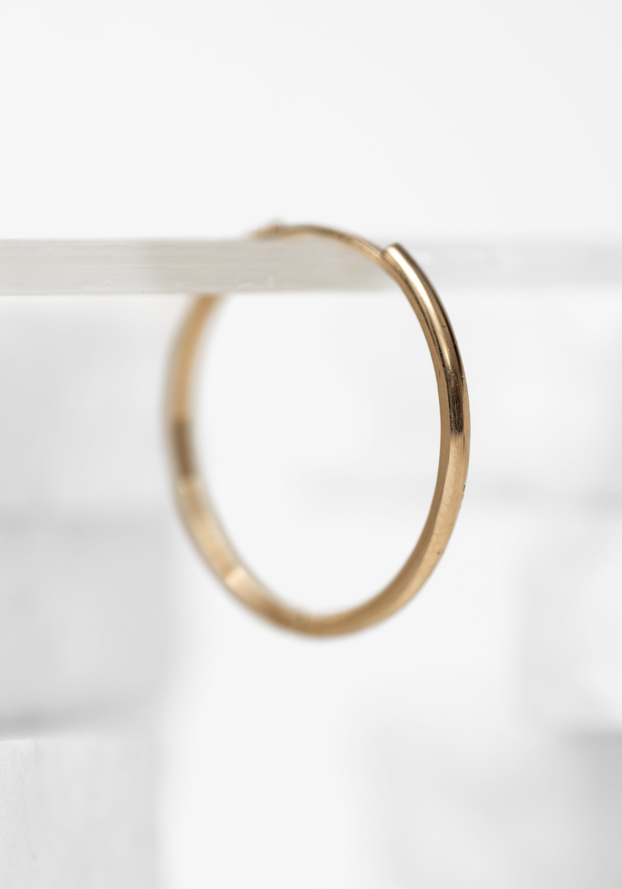 Single 9k Gold Large Clicker Hoop - December Thieves