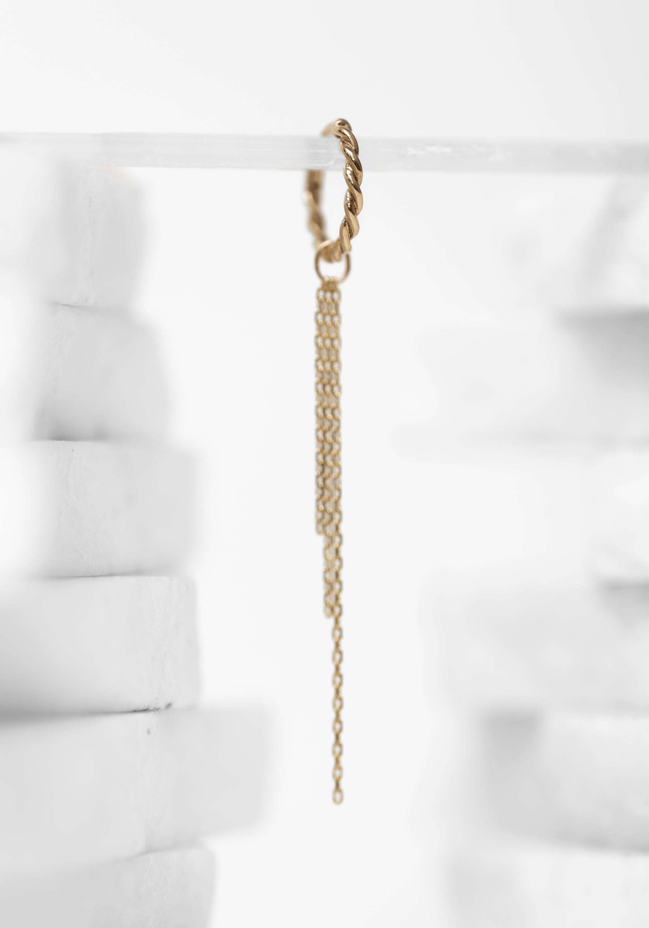 Single 9k Gold Twist Clicker Hoop - December Thieves