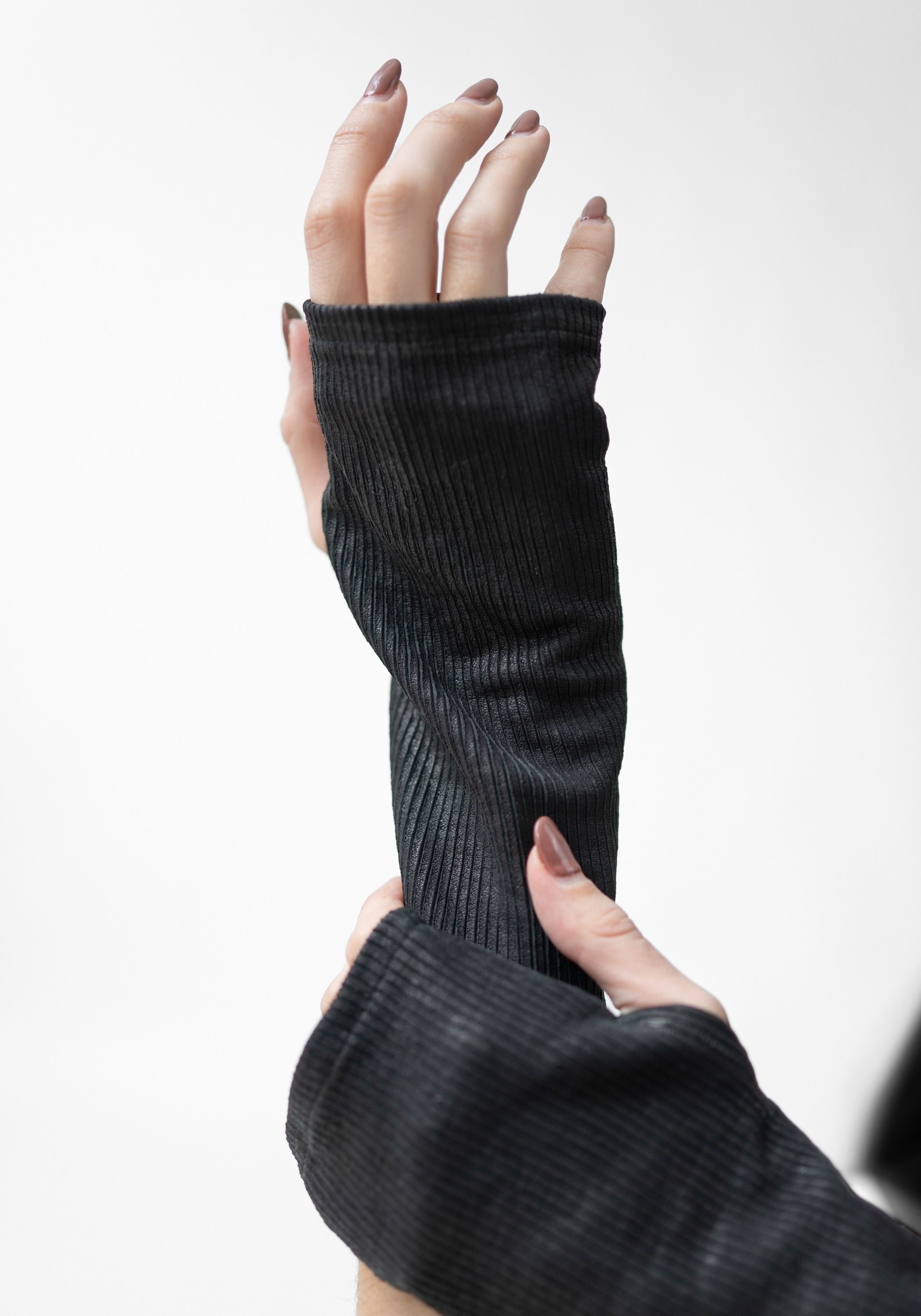 Canopus RIbbed Laser Cut Leather Fingerless Gloves