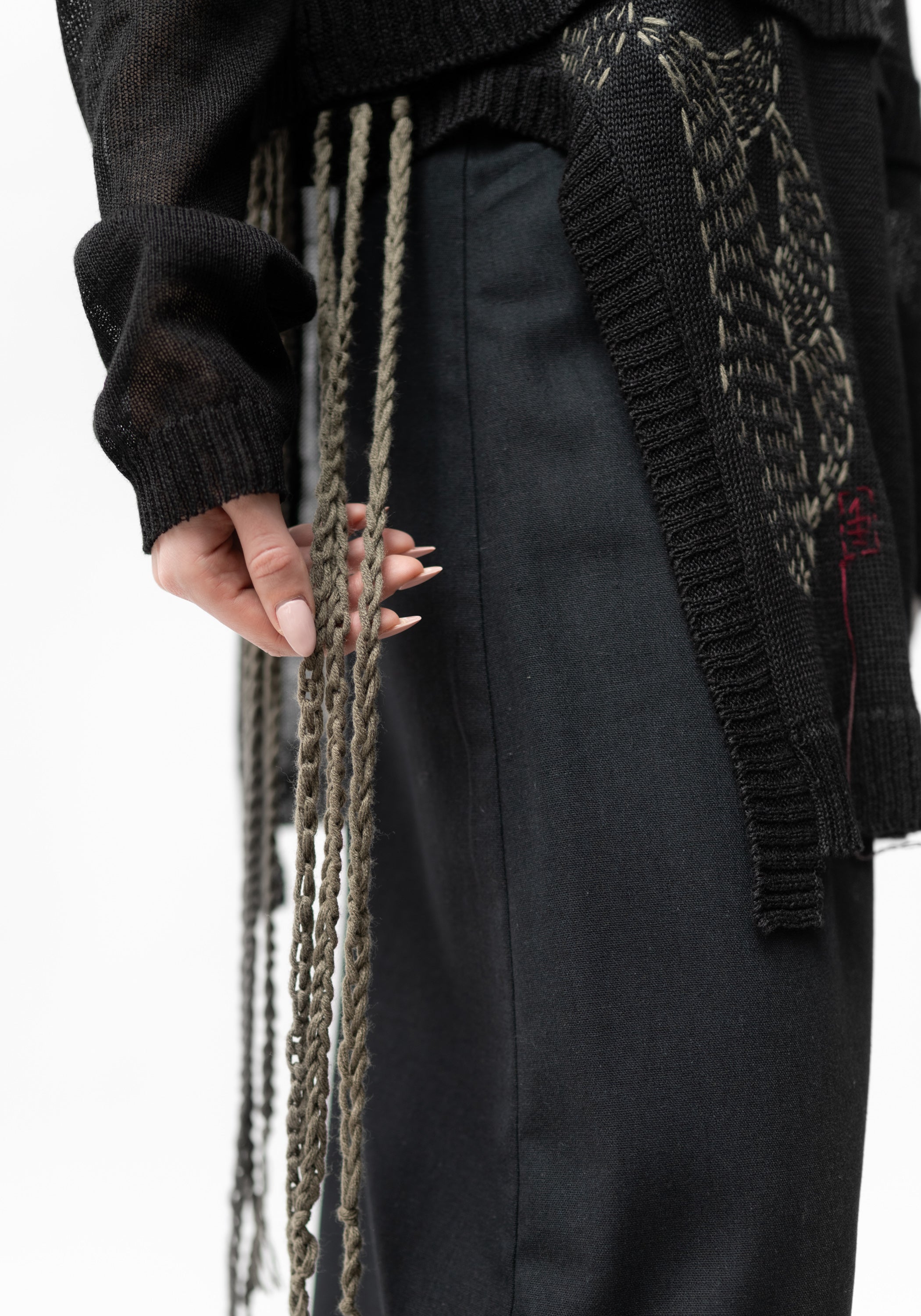 Plaza Hand Embroidered V-Neck Knit Linen Pullover