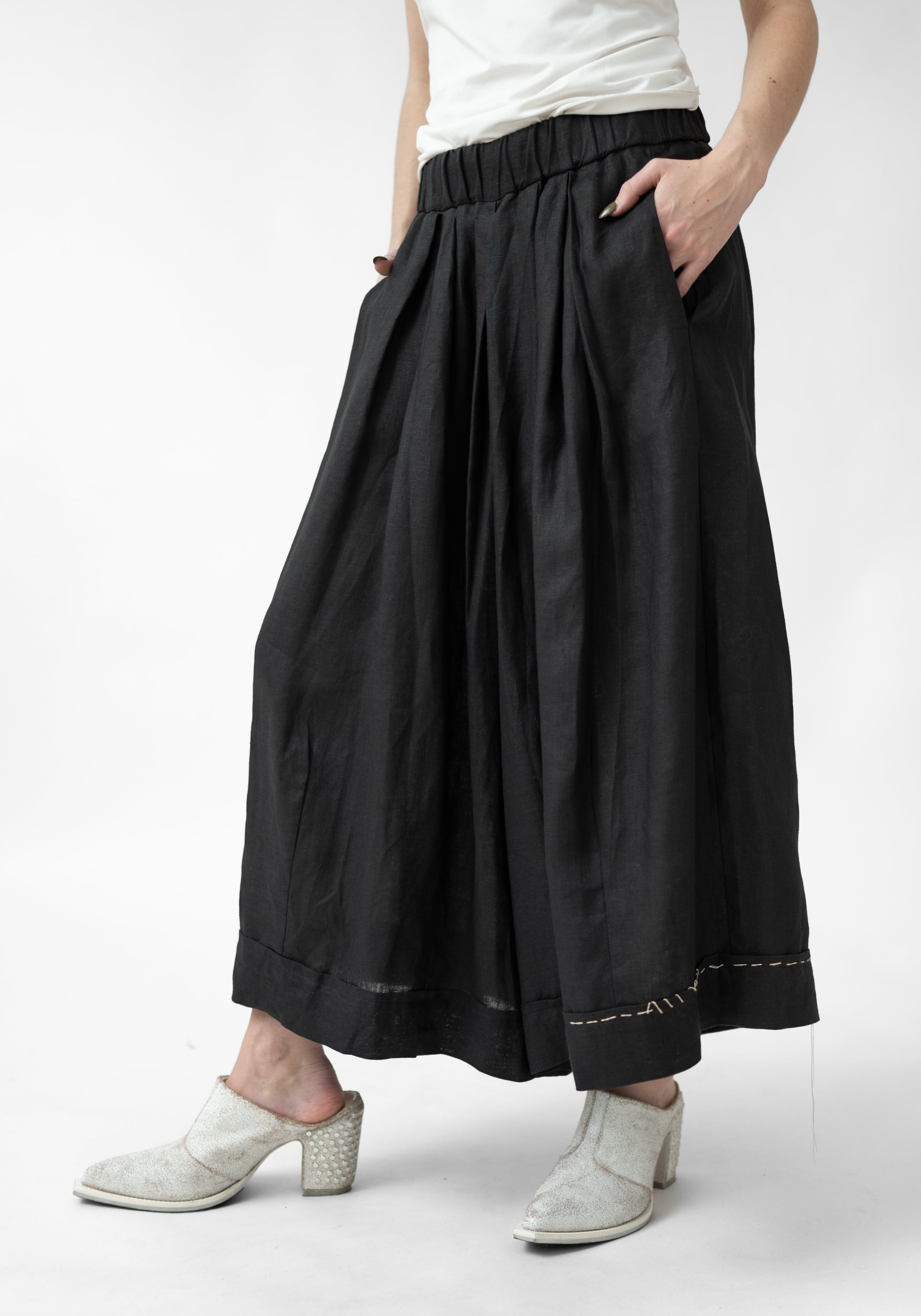 Ikano Wide Leg Pleated Linen Pants