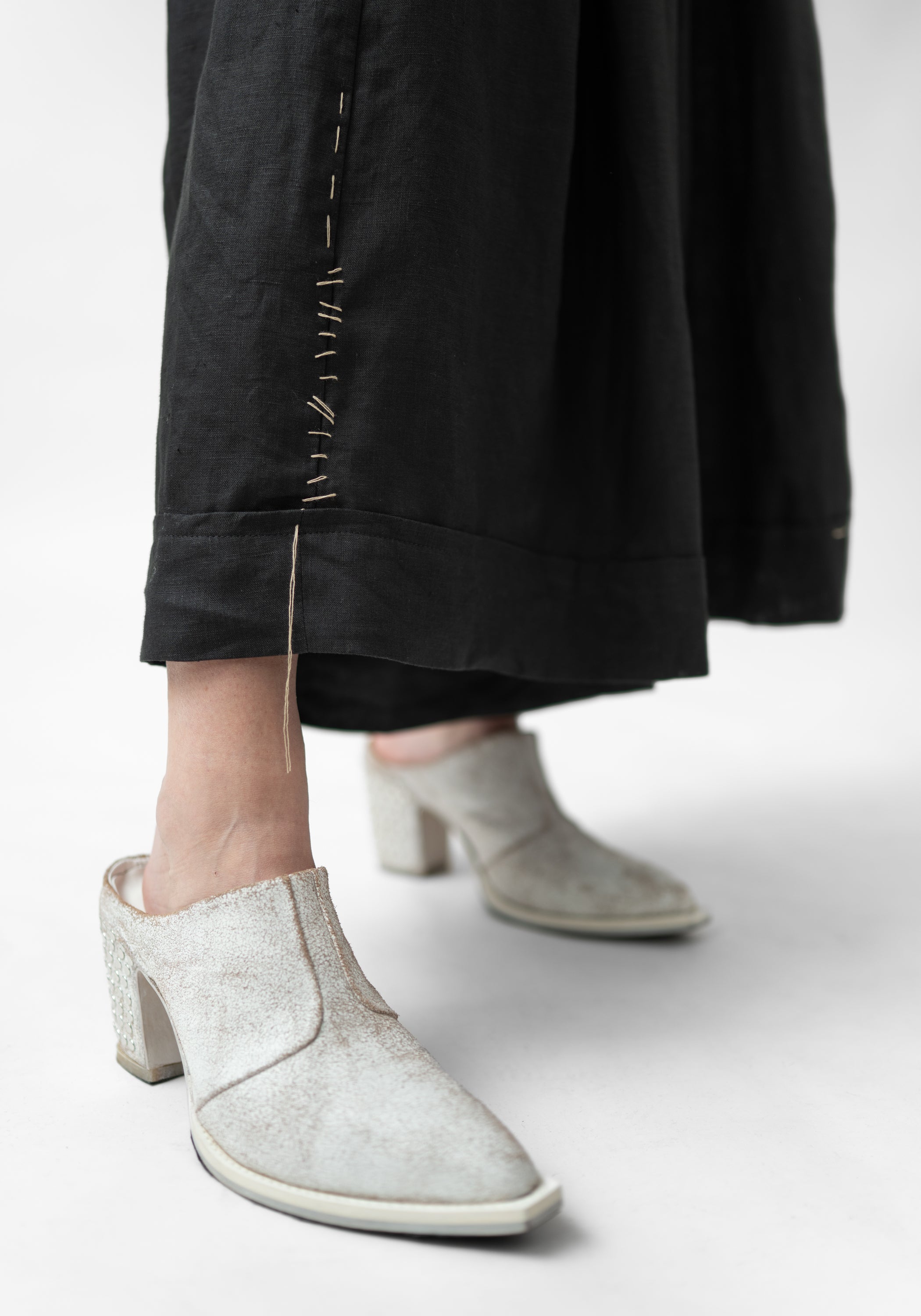 Ikano Wide Leg Pleated Linen Pants