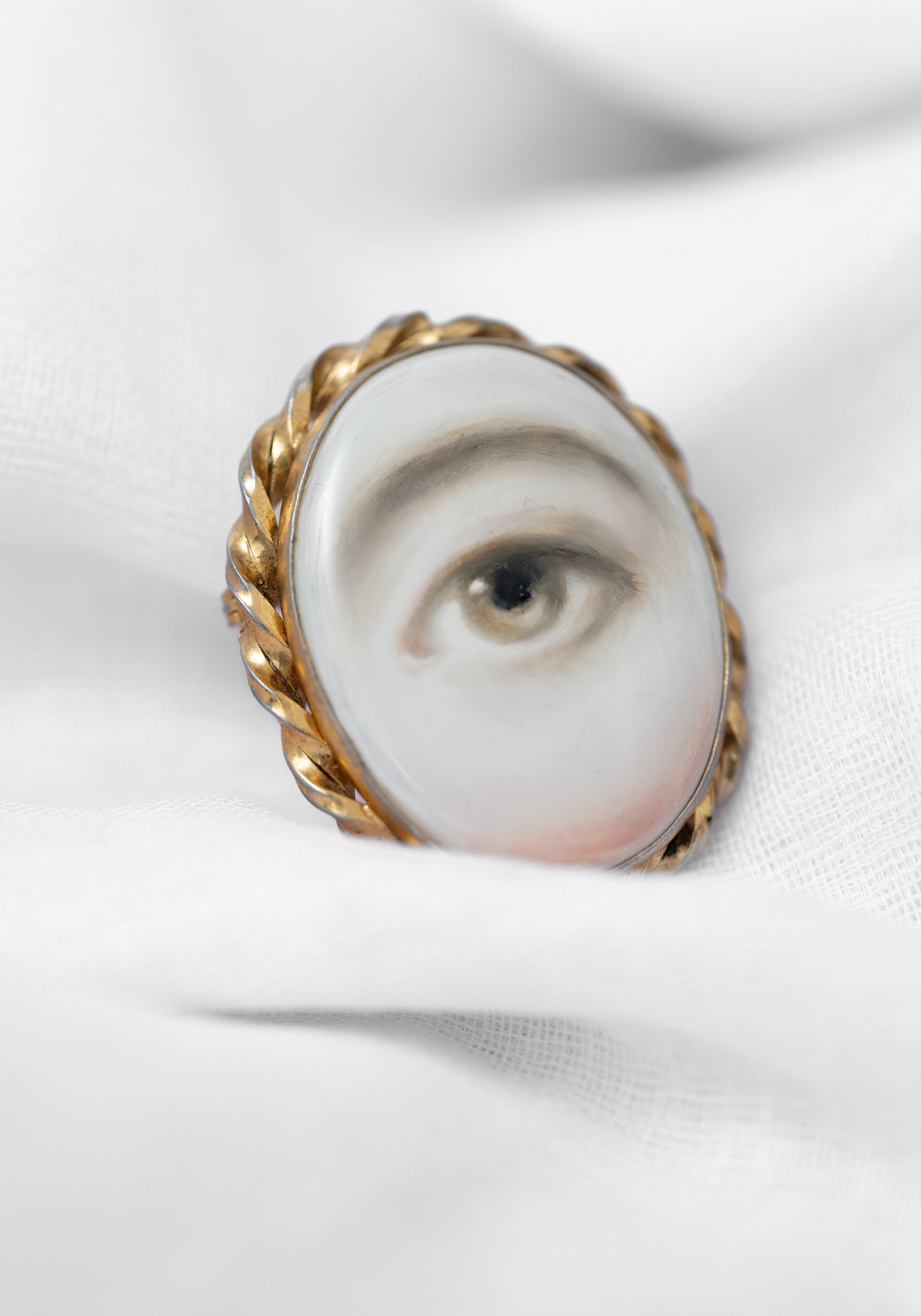 No. 3216 Lover's Eye Brooch