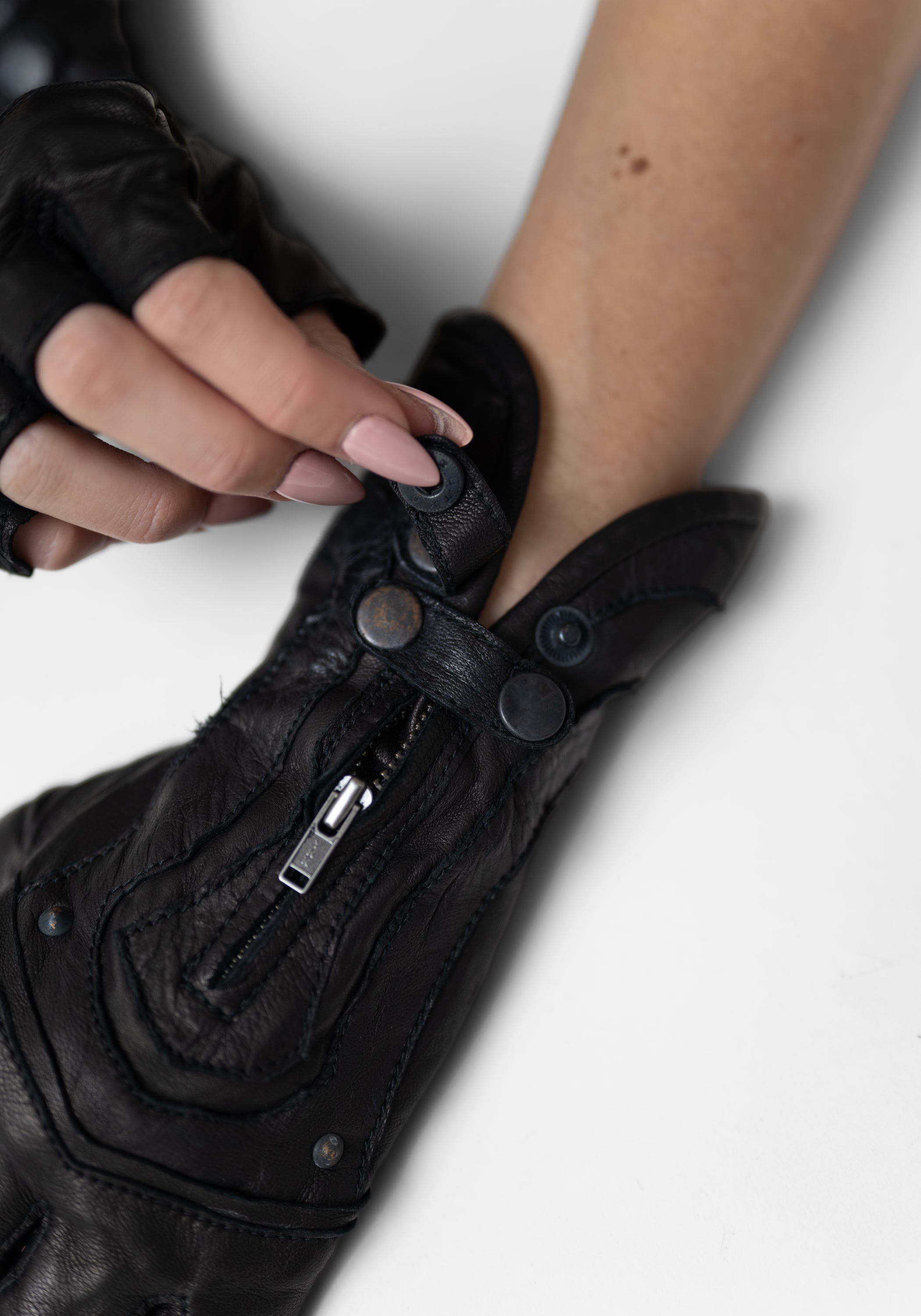 Zip Detail Archery Fingerless Gloves