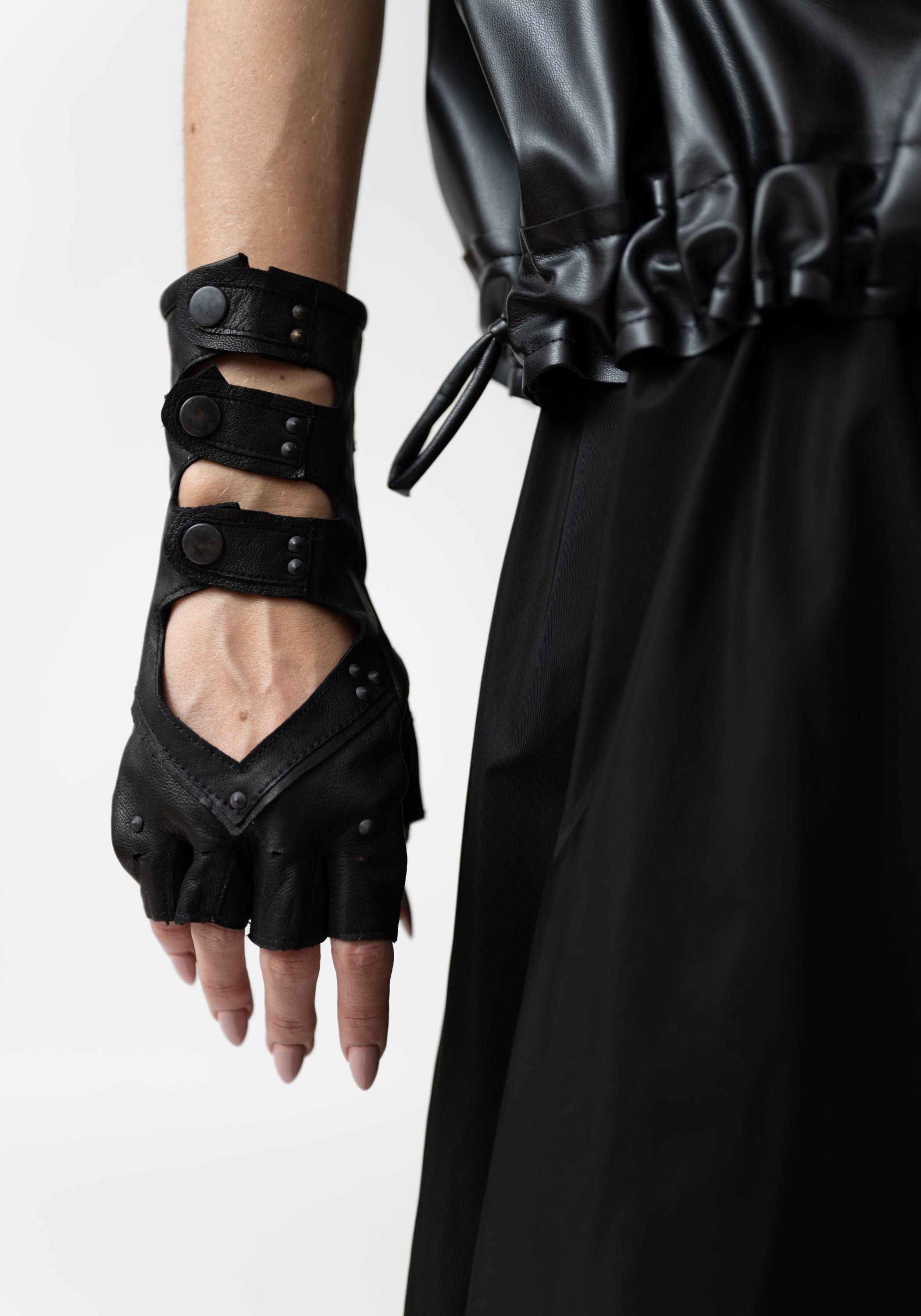 Cut Out Detail Minaret Fingerless Gloves