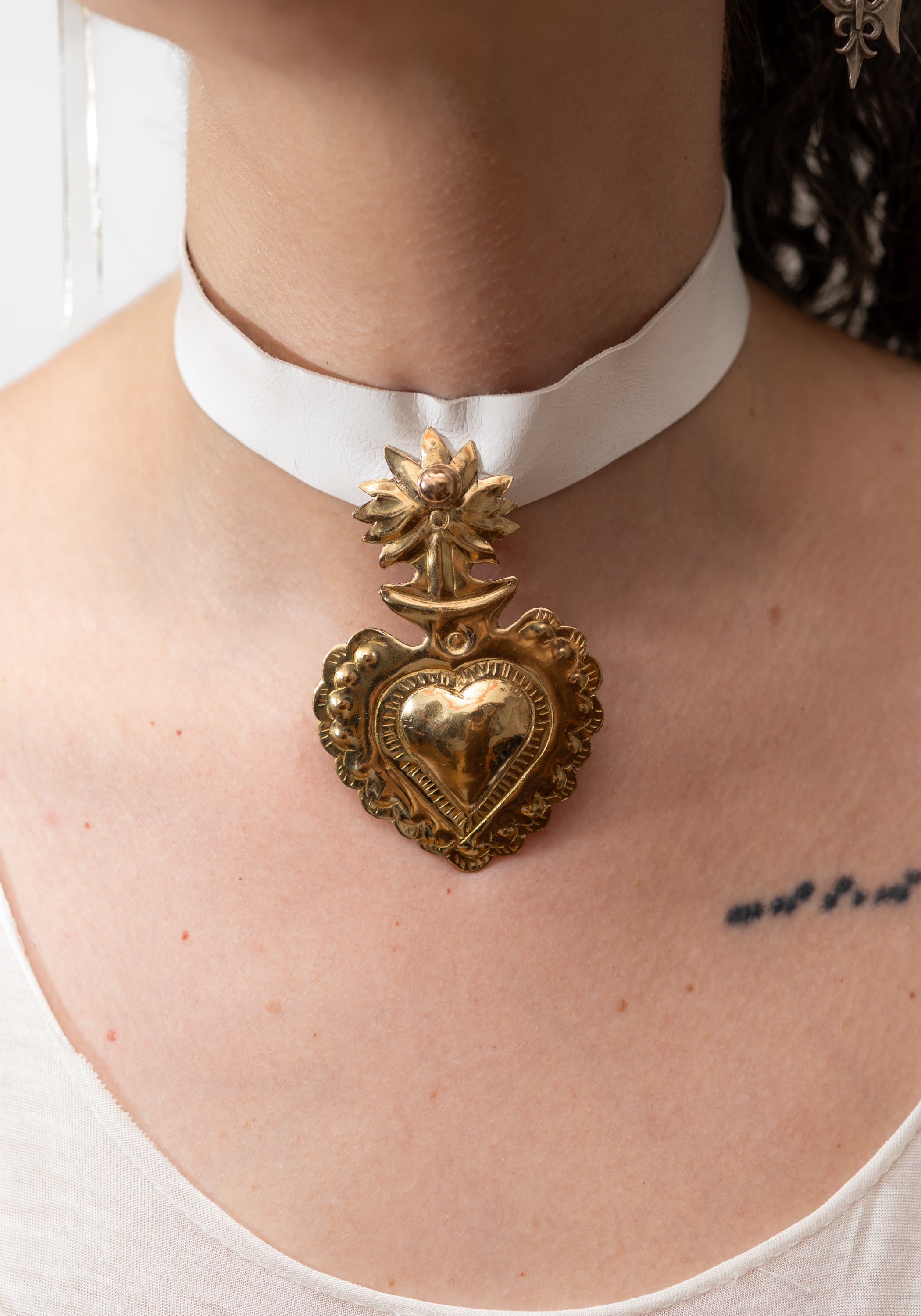 Brass Exvoto Heart Leather Choker
