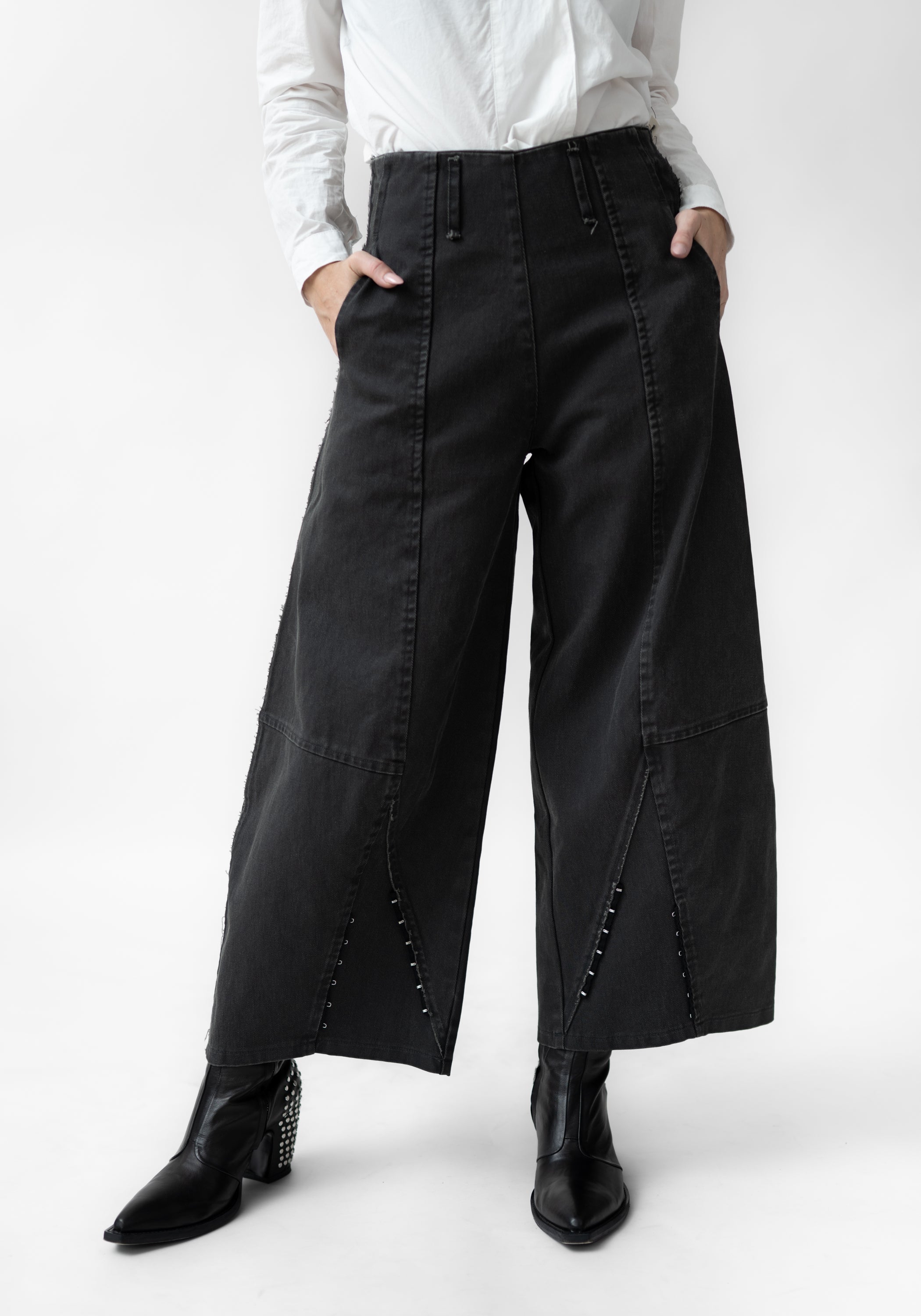 Hook And Eye Detail Tapered Leg Denim Pants