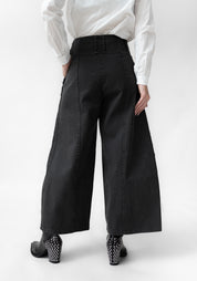 Hook And Eye Detail Tapered Leg Denim Pants
