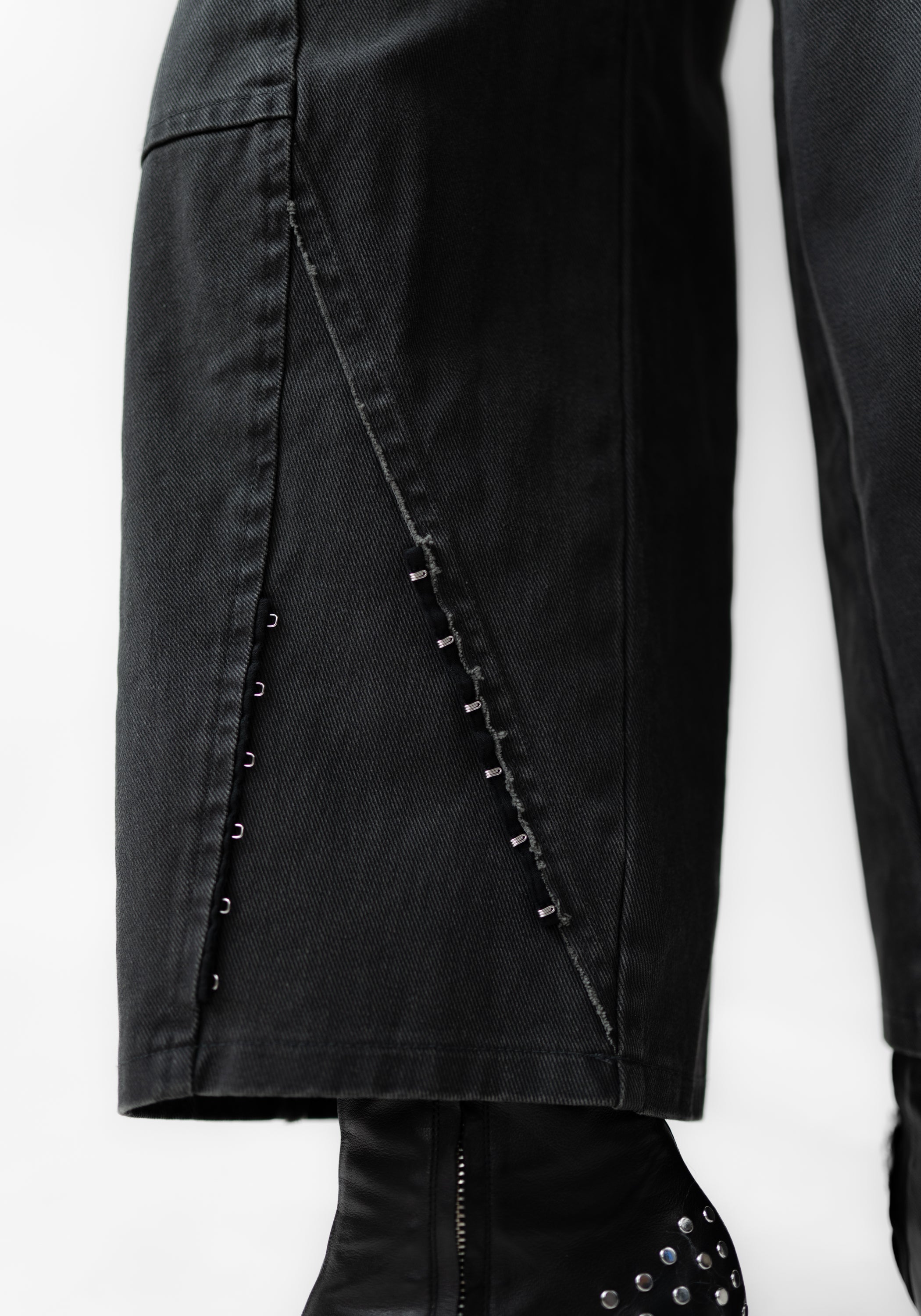Hook And Eye Detail Tapered Leg Denim Pants