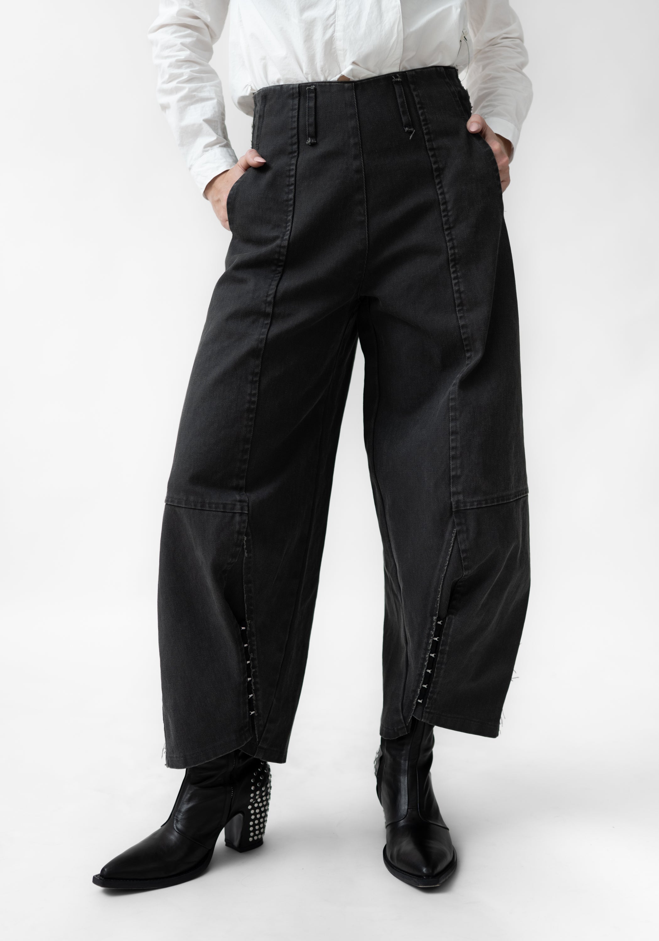 Hook And Eye Detail Tapered Leg Denim Pants