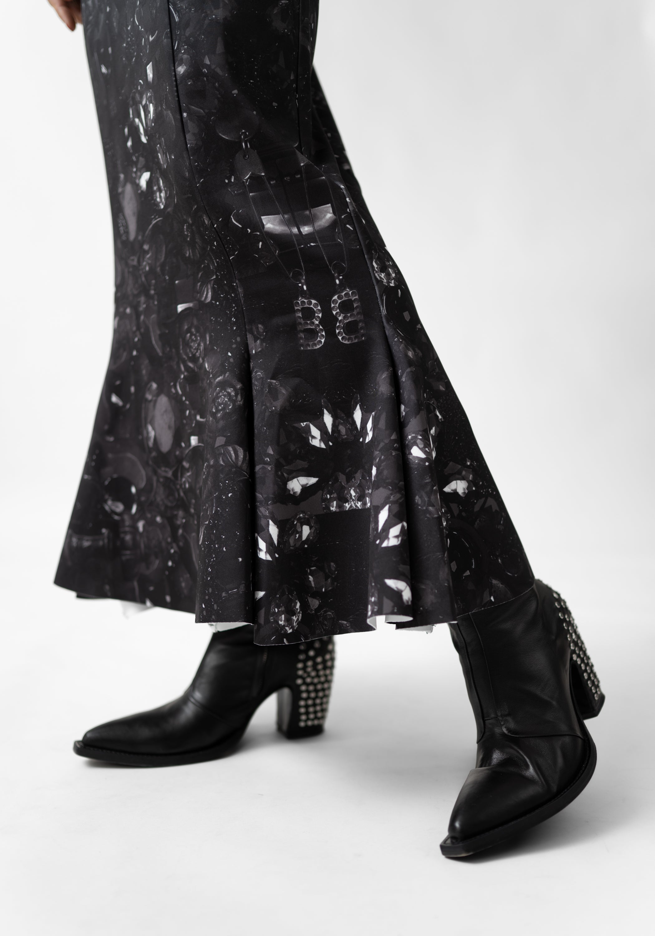 Dark Gems Print Stretch Tulip Hem Skirt
