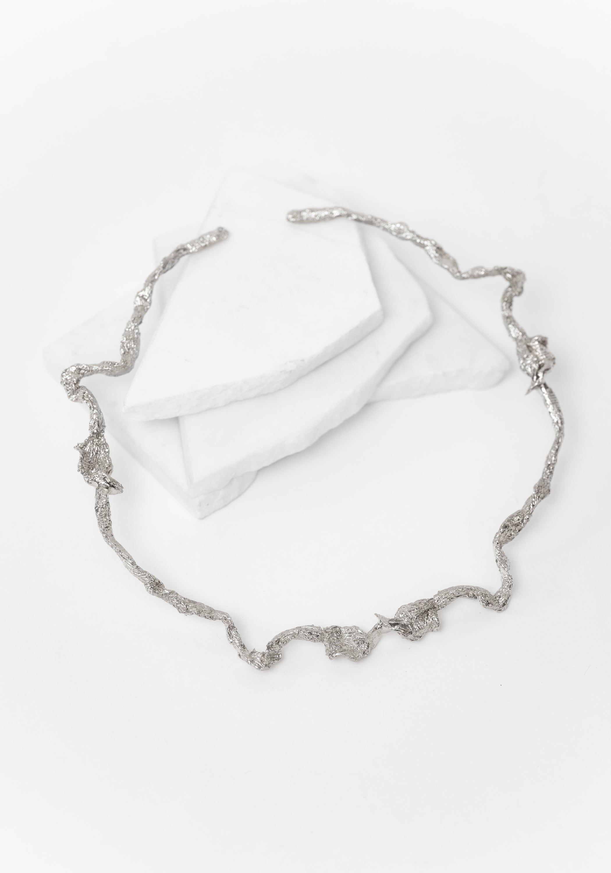Anodized Bronze Belenggu Choker
