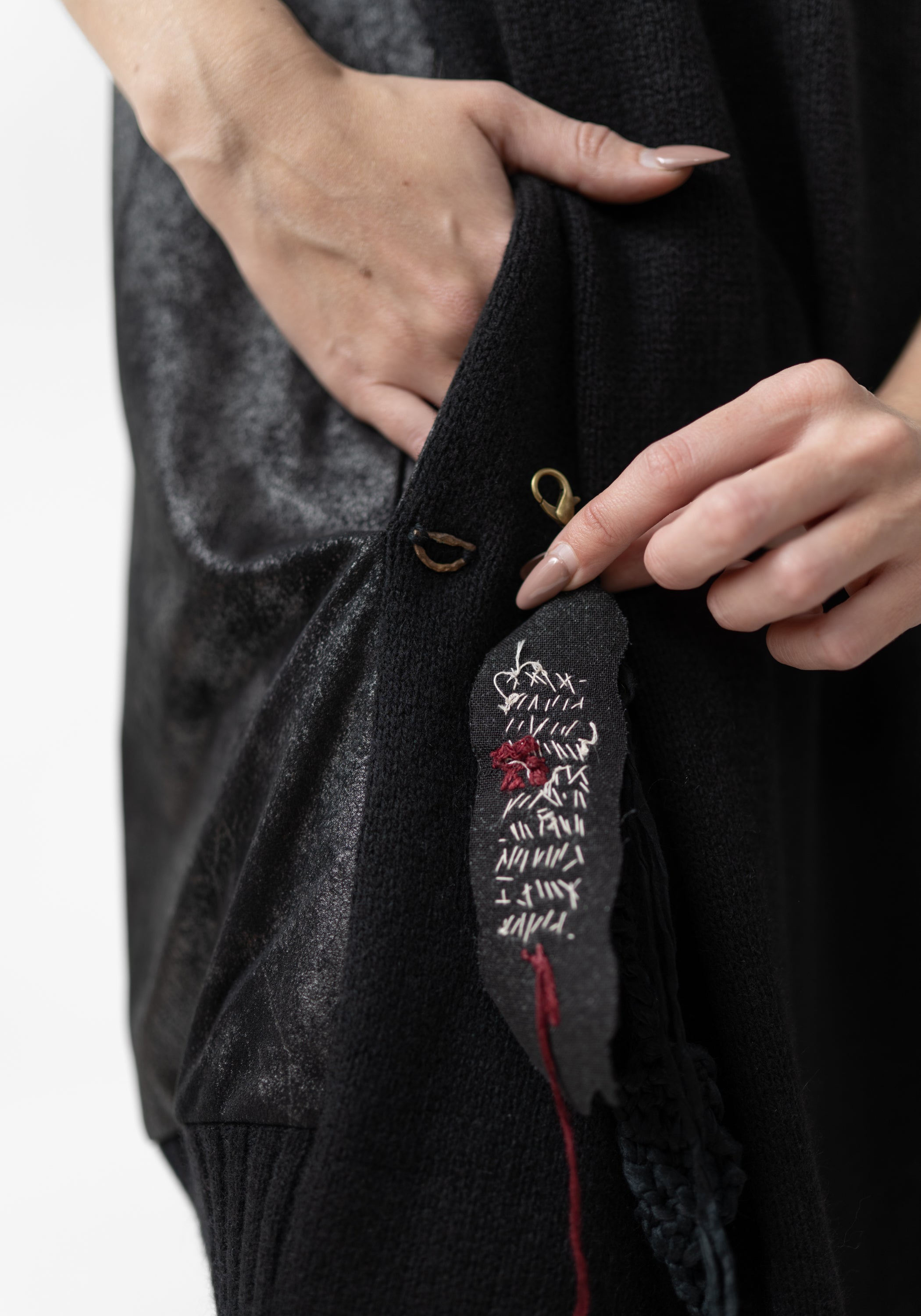 Abito Love Embroidered Wool and Faux Suede Dress