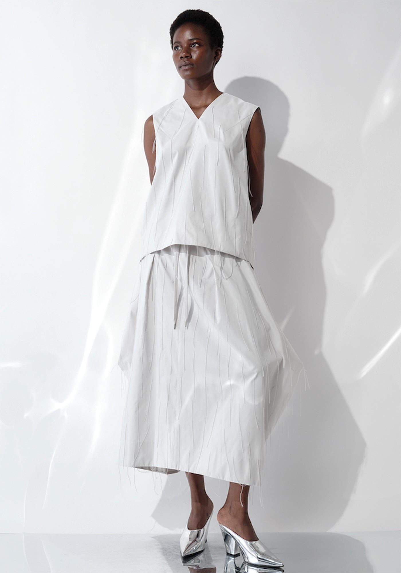 DK29-08-T02 Sleeveless Blouse - December Thieves