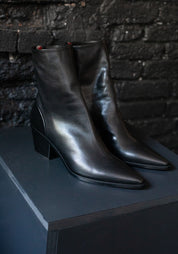 Black Leather Pointed Toe Gema Boot