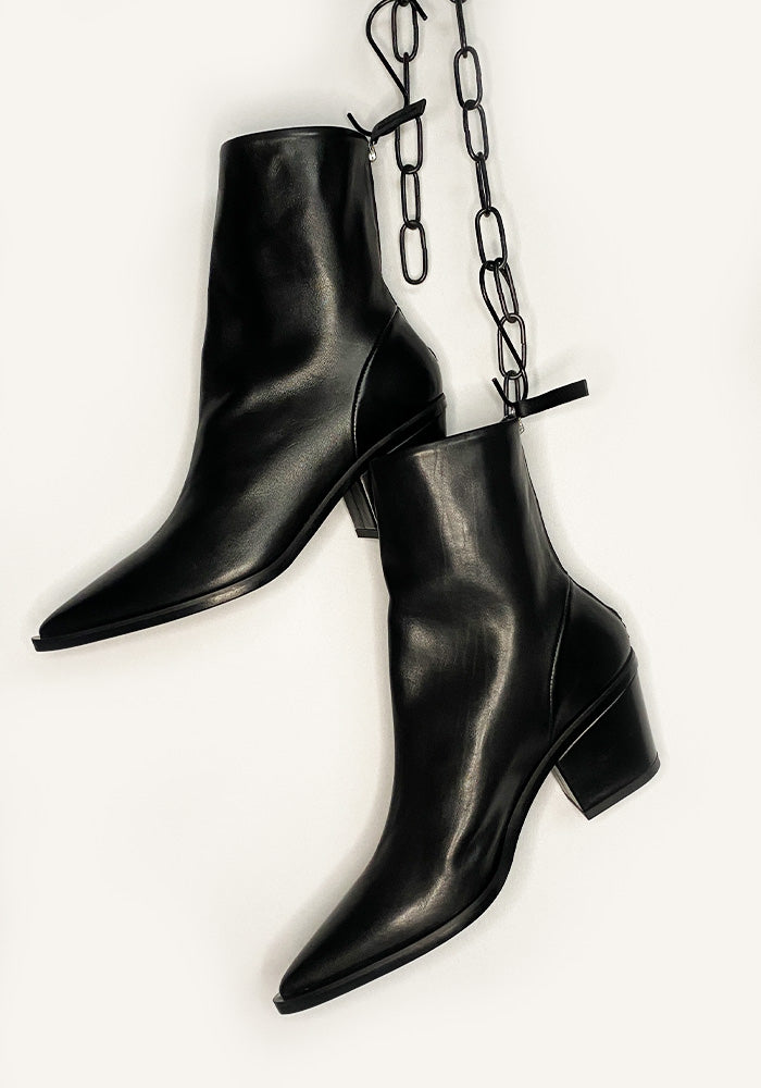 Black Leather Pointed Toe Gema Boot