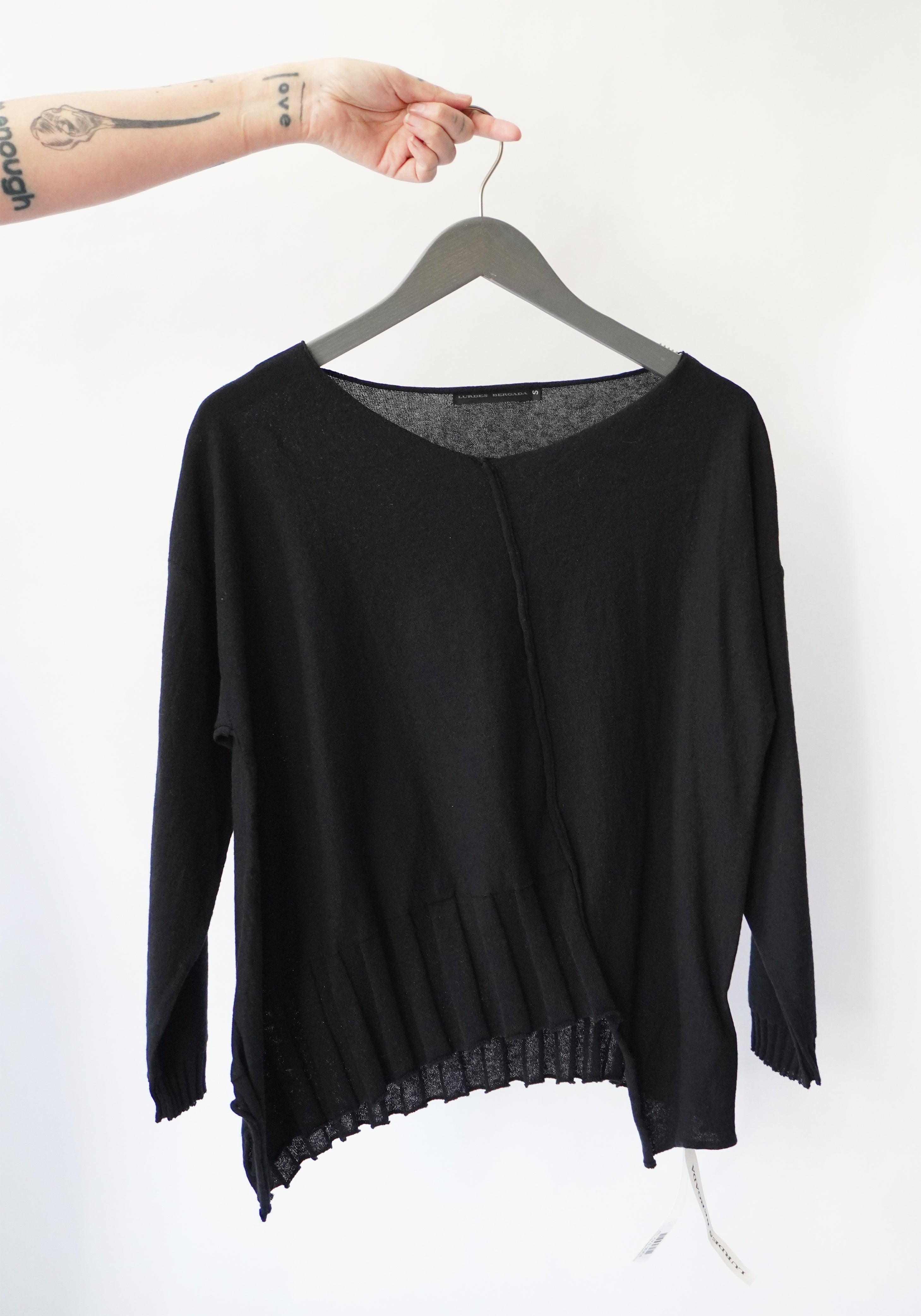 Asymmetric Ribbed Detail Knit Pullover in TOAST or BLACK