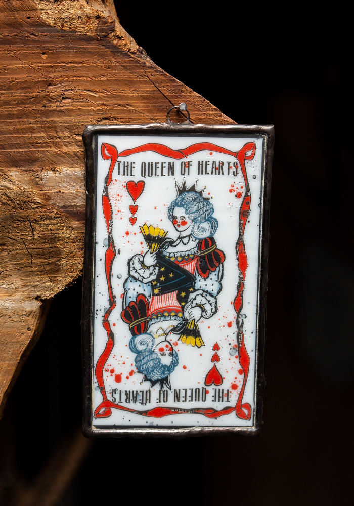'The Queen of Hearts' Glass Alice Of Wonderland Art Ornament - December Thieves